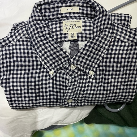 medium slim mens button up - Picture 1 of 2